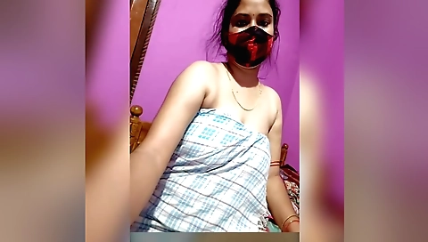 Indian girl gets naked in amateur web camera video