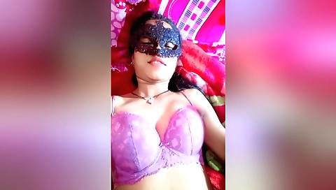 Amateur indian girl shows her body in a solo scene