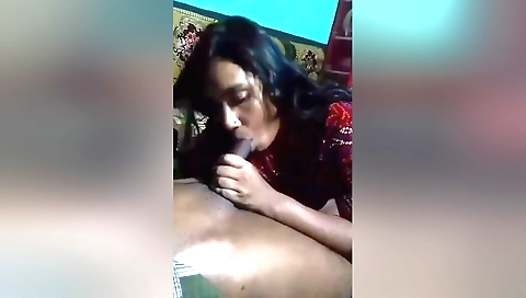 Bhabhi girl is very horny and she wants to give a blowjob to a guy