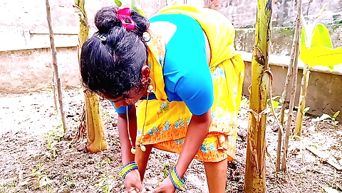 Mature brunette housewife handjobing in the outdoor