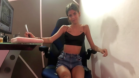 Horny brunette with a sexy body gets a blowjob from her boyfriend