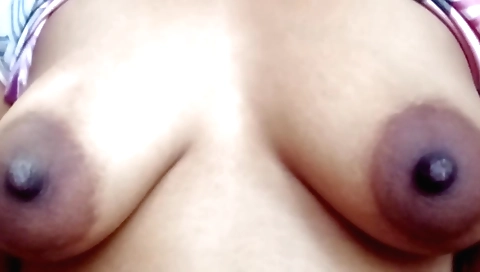 Indian girl shows her sexy body in amateur solo video