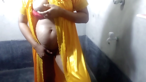 Indian brunette gets fucked in this amateur porn vid