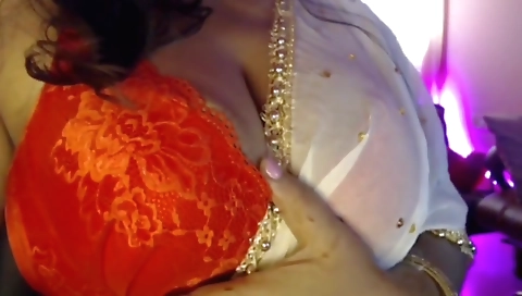 Big boob amateur brunette enjoys playing her nipples