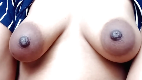 Sexy amateur teen 18+ fucks herself on the web camera