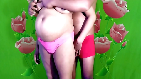 Amateur girlfriend with big boobs wears sexy outfit