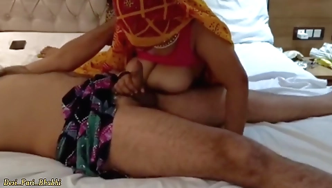 Chubby teen with big natural tits fucks in her saree